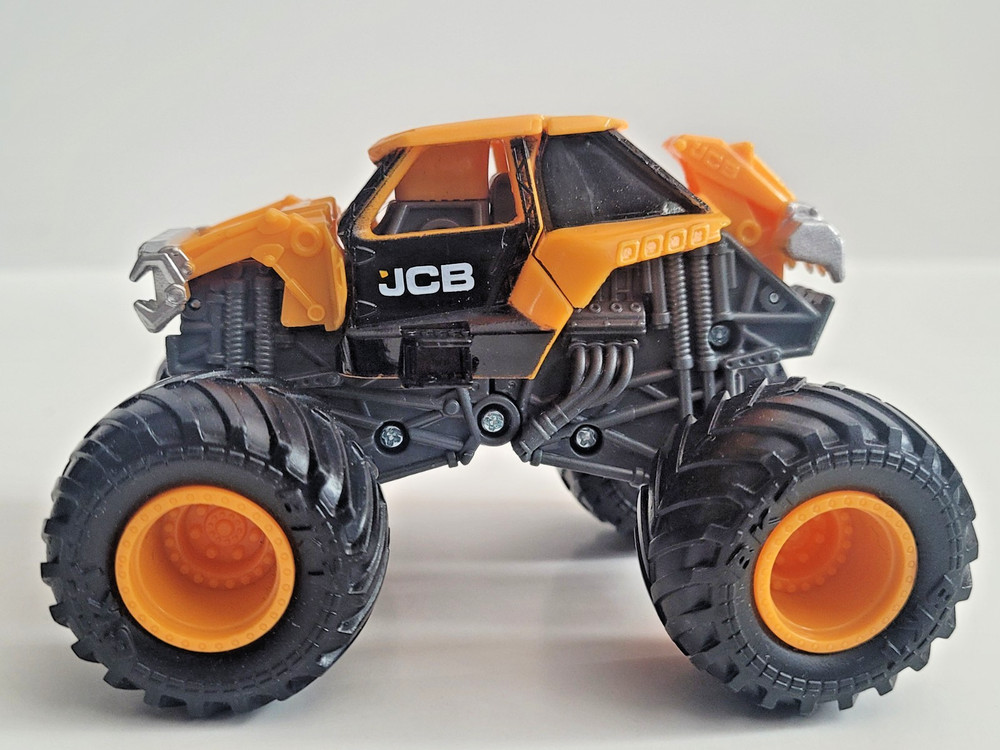Spin Master 2025 Monster Jam JCB Digatron 1:64th From Smashbot Playset