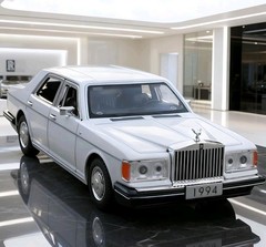 1:32 Vintage 1994 Rolls Royce Silver Spur Diecast-A Collectible Light Sound Toy