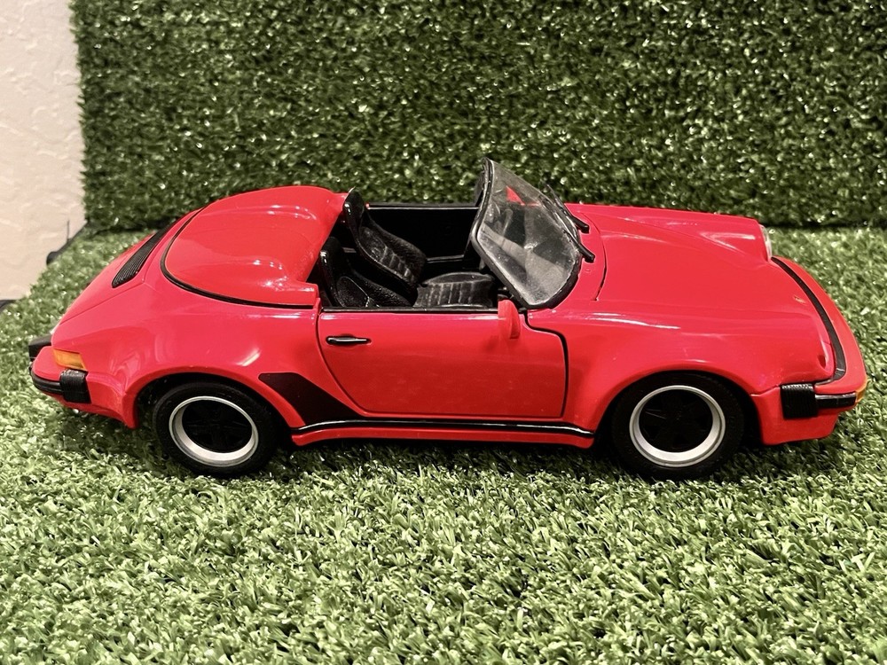 Maisto – Special Edition – RED 1989 Porsche 911 Speedster – 1:18 Scale