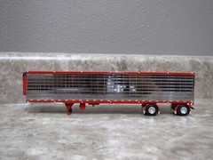DCP 1/64 Red Chrome 53′ Utility Refrigerated Spread Axle Trailer Farm Toy