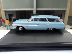 Oxford 1964 Ford Country Sedan Light Blue 1/87 HO diecast