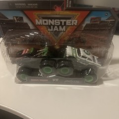 MONSTER JAM 2 Pack GRAVE DIGGER VS AVENGER NEW 2023 1:64 Series 25