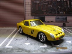 YELLOW Maisto Ferrari 250 GTO 1:64 Scale Diecast Car, w/Real Riders Wheel Swap