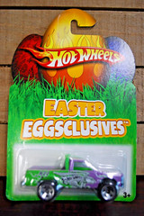 HOT WHEELS 1/64 DIECAST CAR EASTER EGGSCLUSIVES S-10 4 X 4 TRUCK ©2007 ISSUE