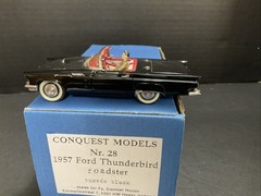 Conquest Models nr. 28 1957 Ford Thunderbird Roadster Tuxedo Black w/ Driver