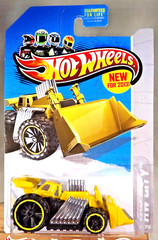 2013 Hot Wheels #43 HW City-HW City Works SPEED DOZER Yellow w/Black OH6 Spokes