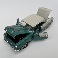 Franklin Mint 1955 Pontiac Star Chief White/Green 1:24 Scale Diecast Replica