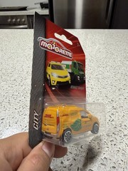 Majorette- Renault Kangoo – Premium Cars- City- Yellow- Moving Parts