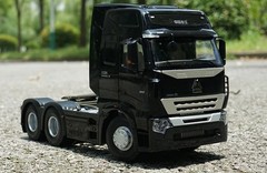 1/24 Scale HOWO A7 Tractor Truck Black Diecast Model Toy Collection Gift