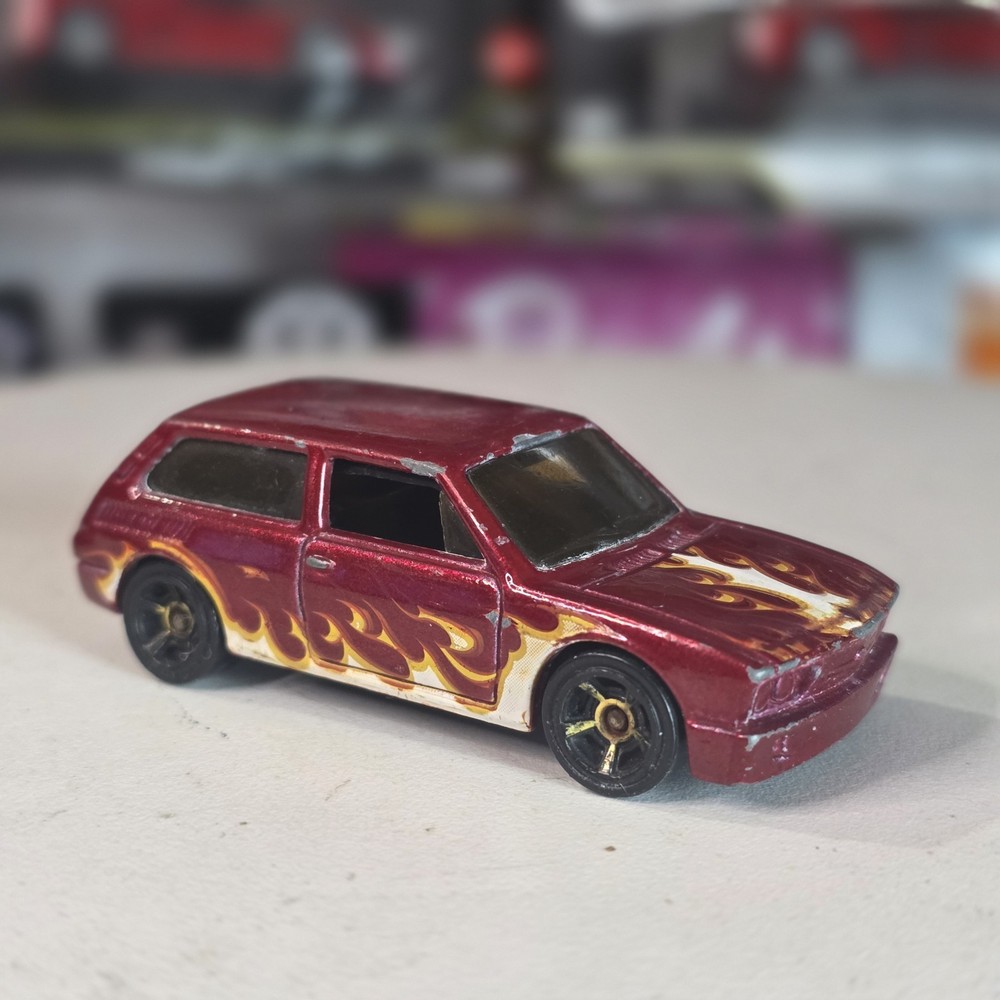 Hot Wheels Heat Fleet Volkswagen VW Brasilia Red w/Flames Loose