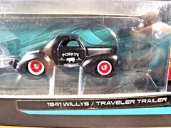 2016 Maisto Design Tow & Go 1941 WILLYS & TRAVELER TRAILER Porky’s BBQ 1:64