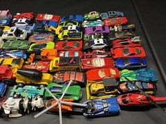 100 LOT DIECAST Metal Cars Trucks Vehicles Loose Hot Wheels Matchbox Bulk Varied