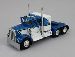 DCP 1:64 *BLUE & WHITE* Kenworth W900A 36″ Flattop Semi Truck *NIB*