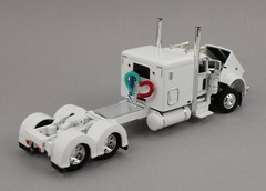 DCP 1:64 *WHITE* Peterbilt 389 63″ Flattop w/LANDOLL 440 Traveling Axle Trailer