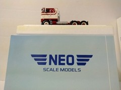 NEO 1/43 Diamond Reo Royale CO8864D 1975 – Red/White – Rare Retired Resin
