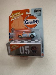 1975 VOLKSWAGEN SUPER BEETLE #05 “GULF OIL” BY JOHNNY LIGHTNING JLCP7378 BV9