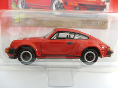JOHNNY LIGHTNING – CLASSIC GOLD – 1985 PORSCHE 911 – RED (RUBBER TIRES) – 1/64