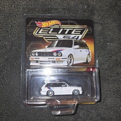 Hot Wheels Elite 64 #8 1990 BMW 318i Touring White 1:64 Diecast Real Rider HNJ60