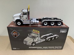 DM 1:50 INTERNATIONAL HX620 Three axle American trailer truck model 71010