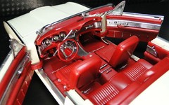 Ford Tbird Thunderbird Classic Car Hot Rod Built1:24Model Race1960s Carousel RED