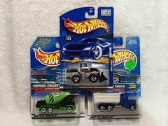 Hot Wheels Lot of 3 Construction Trucks – Cement truck, Wheel Loader, Peterbilt