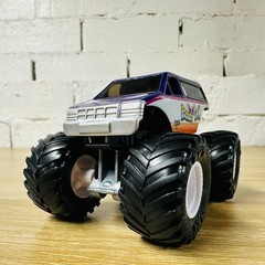 Boogey Van Danger Divas Purple White Monster Truck Mania Jam 1:64 Diecast