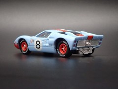 1966 66 FORD GT40 MK II RACE CAR GULF OIL 1:64 SCALE DIORAMA DIECAST MODEL CAR