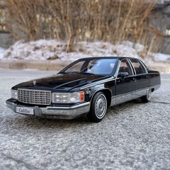 Original 1:18 Cadillac Fleetwood alloy openable car model gift