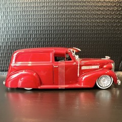 Jada Street Low 1939 Chevy Sedan Delivery Lowrider 1:24 Candy Red Diecast 2001