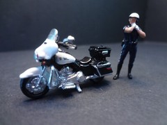 1:64 Scale figure Cop and Police Motorcycle Diorama Accessories V1 – metal 1:64