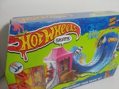 Hot Wheels Tony Hawk Amusement Park Skate Set with Exclusive Board & Shoes 2022