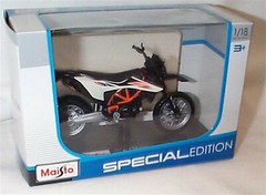 KTM 690 SMC R Motorcycle 1:18 scale New in Box Maisto 19131