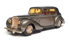 Sun Motor Co. 1/43 Scale SMC01 – Bentley Mk.VI – Metallic Grey