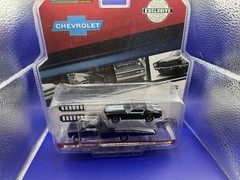 Chevrolet C30 Ramp Truck 1971 Camaro Z28 Model Car 1:64 Scale