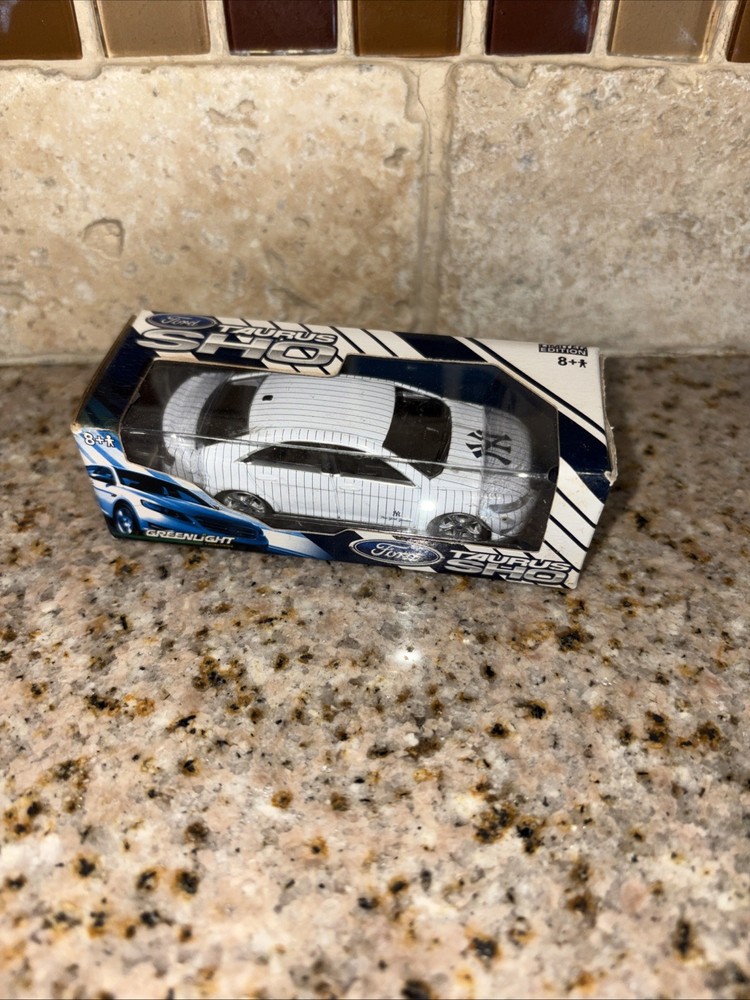 GreenLight 1:64 Ford Taurus SHO New York Yankees Tri-State Ford Dealers #C24