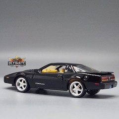 1992 Pontiac Firebird Formula Collectible 1/64 Scale Diecast Model Collector Car