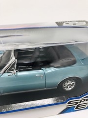Maisto 31684 1967 Chevrolet Camaro SS 396 Convertible Diecast Car 1/18