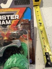 Spin Master Monster Jam Truck Alien Invasion 1/64 Truck Series 7 New in Package