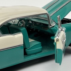 Franklin Mint 1955 Pontiac Star Chief White/Green 1:24 Scale Diecast Replica