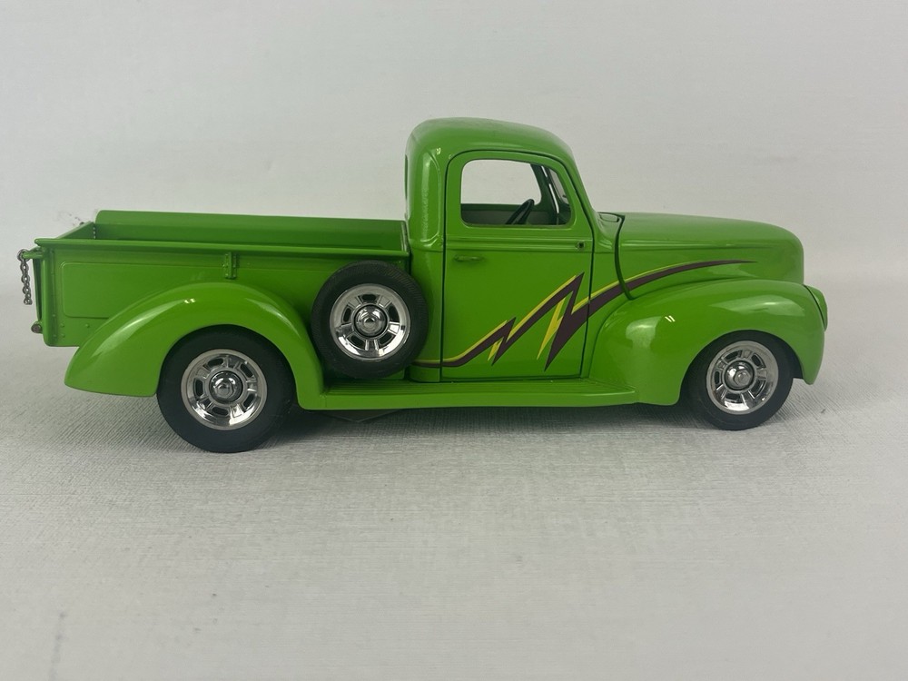 Franklin Mint 1/24th Scale 1940 Ford Custom Pickup Truck VERY NICE