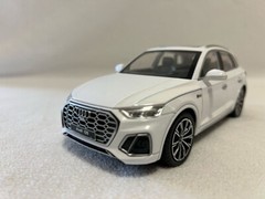 1:24 AUDI Q5 SUV Alloy Car Model Diecast & Toy Vehicle Metal Childrens Gift Kids