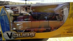 Jada Toys Vdubs 1/24 1962 Volkswagen Bus Yellow/White Two-Tone Bus in box