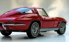 Corvette Chevrolet StingRay Race Car Chevy Classic 1:24 Hot Rod Carousel Red 18