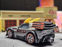 Kabuto 1:55 2013 Disney/Pixar Cars Toons Tokyo Mater Loose
