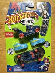 Hot Wheels Skate Tony Hawk Rig Storm Fingerboard Set. Free Shipping Included