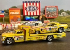 HOT WHEELS DON SNAKE PRUDHOMME 1970 BARRACUDA CAR HAULER NHRA DRAG LEGEND MOC