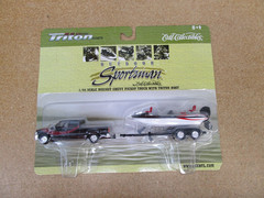 Chevrolet Silverado pickup truck Triton boat ERTL 1/64 Outdoor toy diecast B13Z