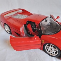 RARE VINTAGE FERRARI F50 BURAGO CLASSIC 1995 DIECAST RED 1/18 SCALE MODEL CAR.