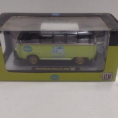 M2 Machines 1:24 Volkswagen 1960 Microbus Deluxe EMPI Diecast Van Green Black