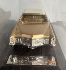 1967 Cadillac Fleetwood Sedan in Gold & Cream w Display Case – 1:43 Premium-X 67